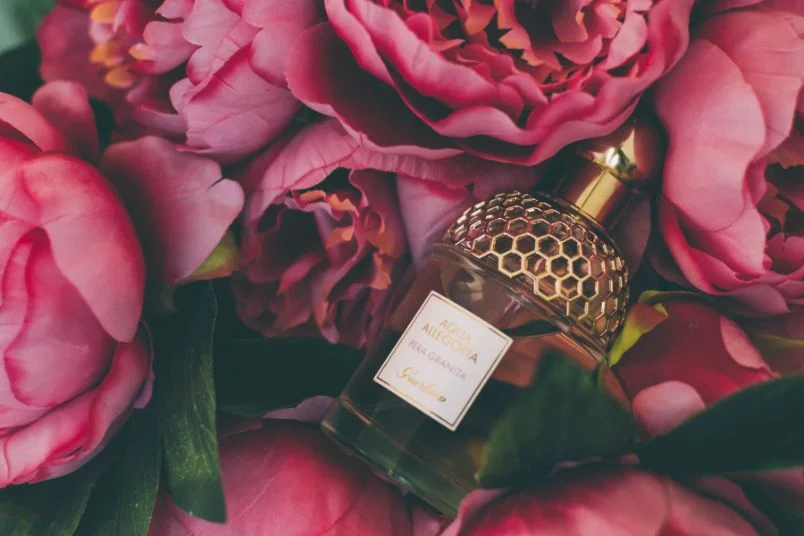 برترین عطر و ادکلن های زنانه از نظر مشتریان عطروزیری + 1404 2 برترین عطر و ادکلن های زنانه از نظر مشتریان عطروزیری