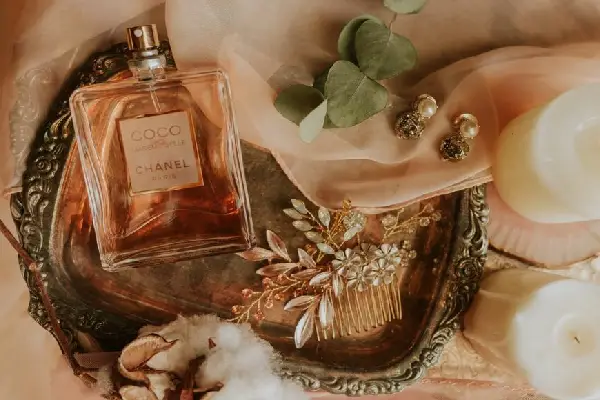 بهترین عطرهای شنل برای بانوان