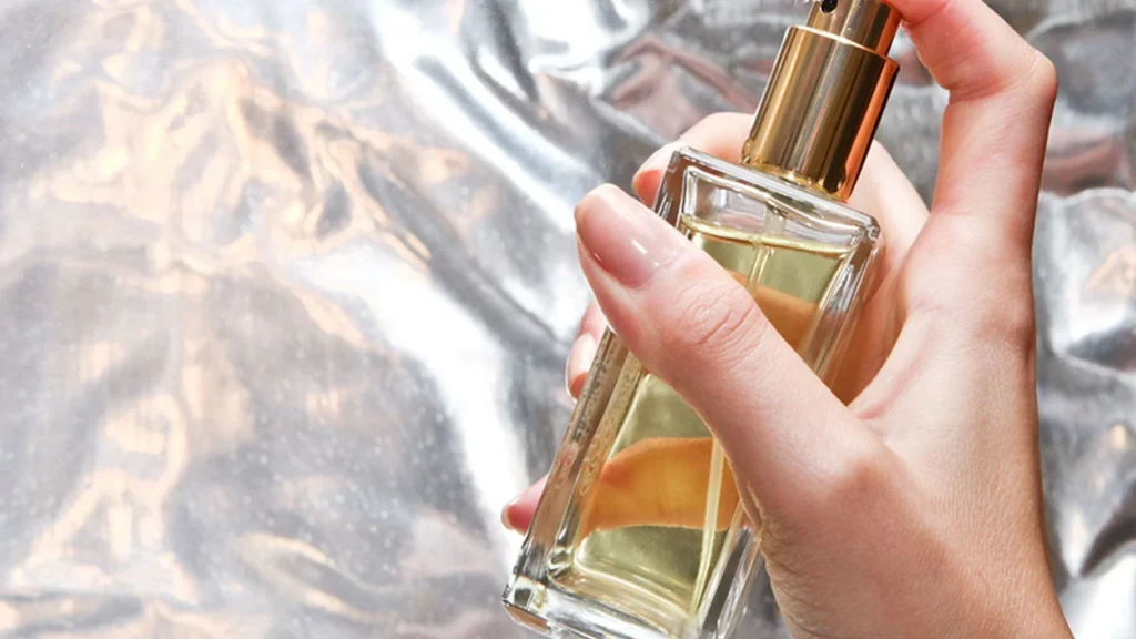 بررسی کامل فواید استفاده از عطر و ادکلن و نگاهی تخصصی به جنبه روانی و جسمی 3 فواید استفاده از عطر و ادکلن - مزایا استفاده از عطر و ادکلن