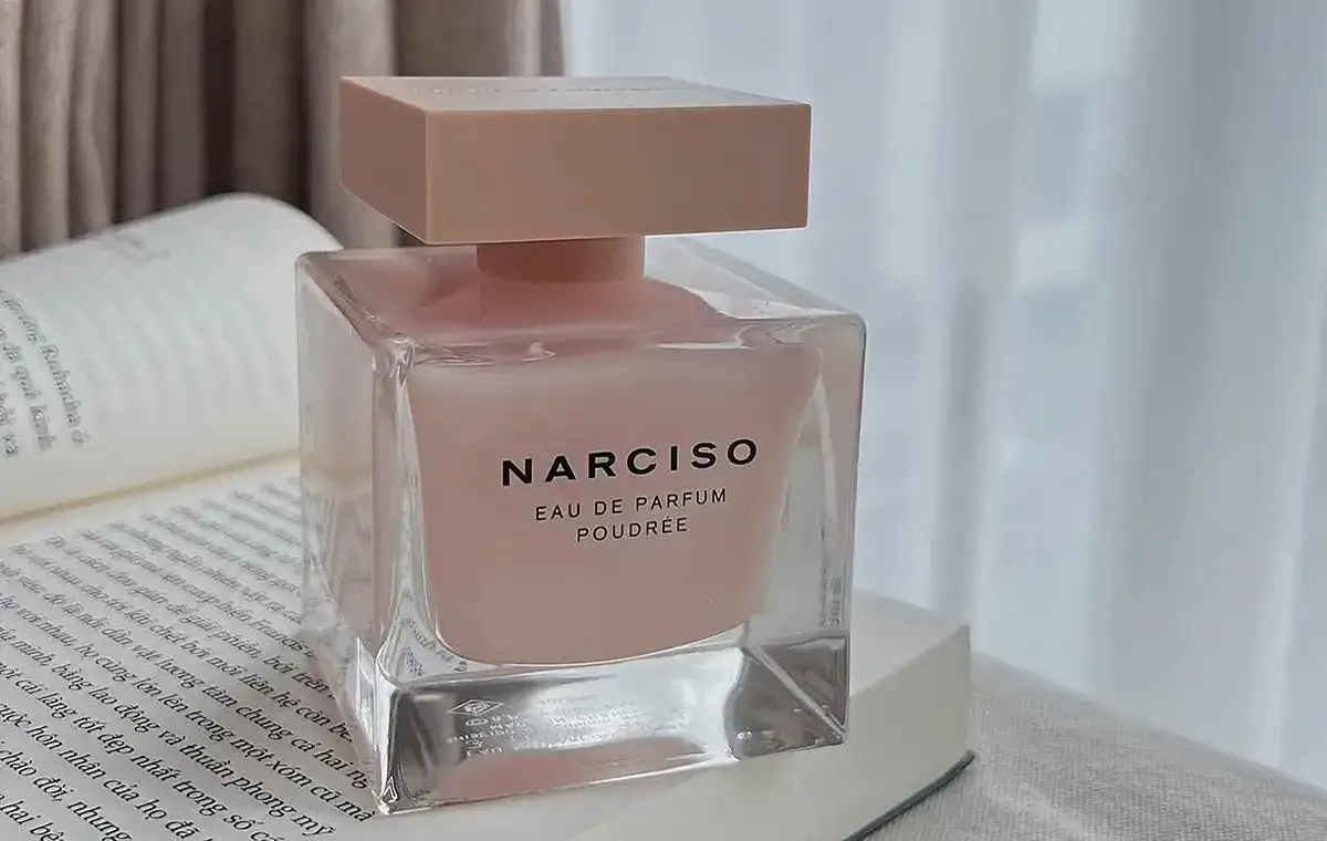 عطر با بوی لوازم آرایشی 1 عطر با بوی لوازم آرایشی