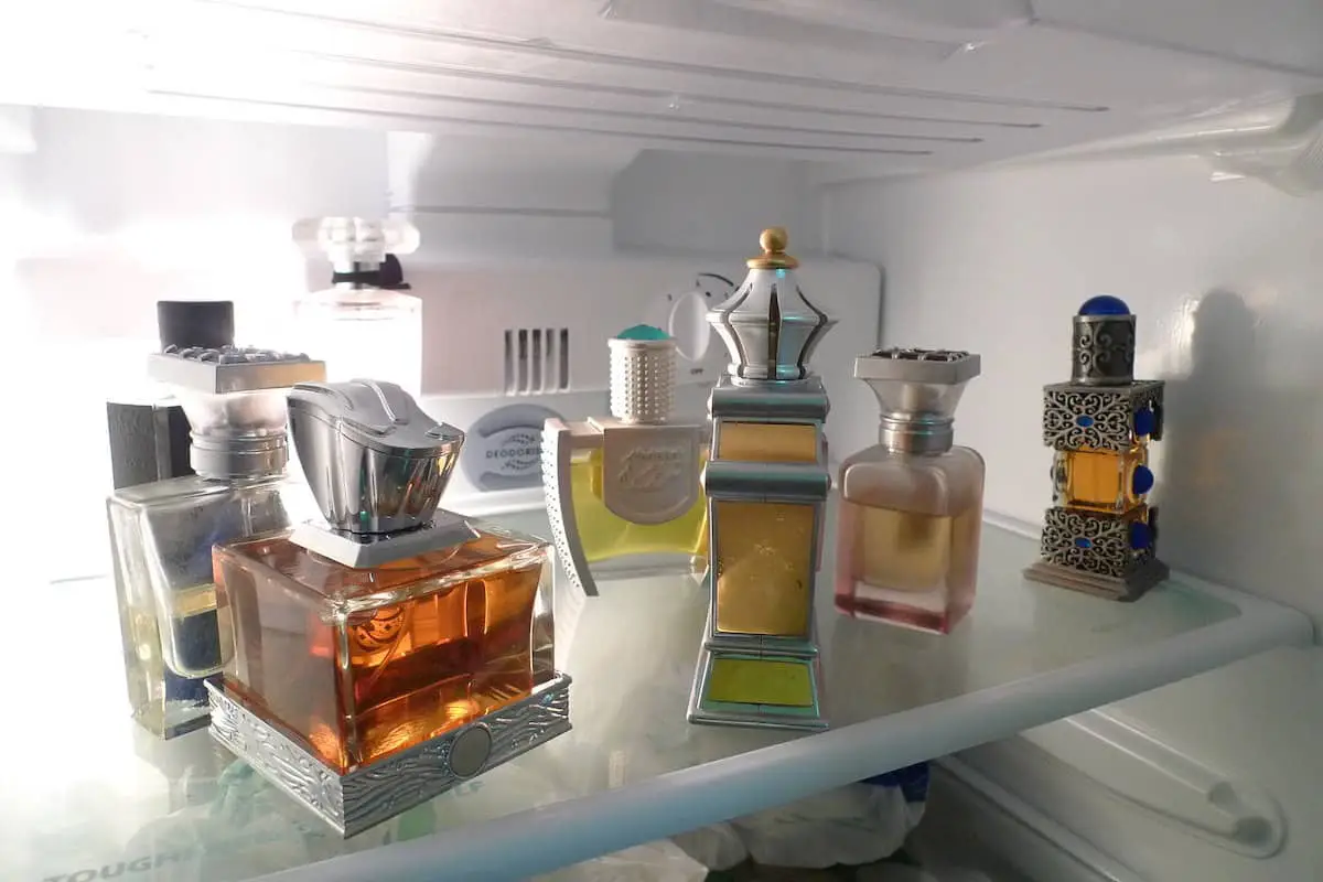 نگهداری عطر در یخچال